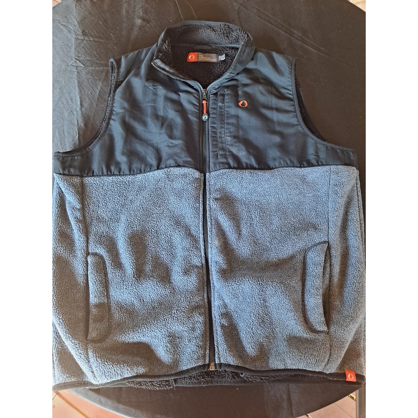 The American Outdoorsman Bonded Polar Fleece Full Zip Vest Size L Blk/Grey